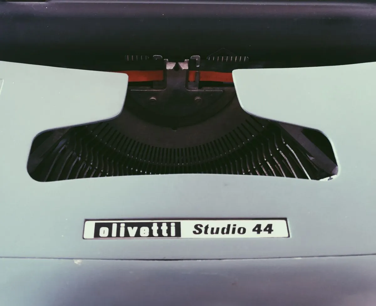 Machine à écrire Olivetti Studio 44 