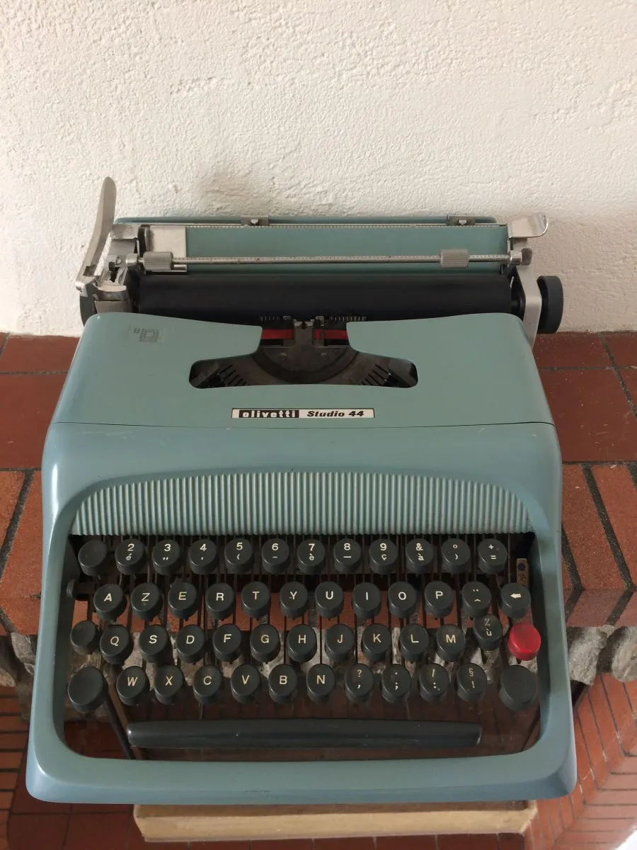 Machine à écrire Olivetti Studio 44 